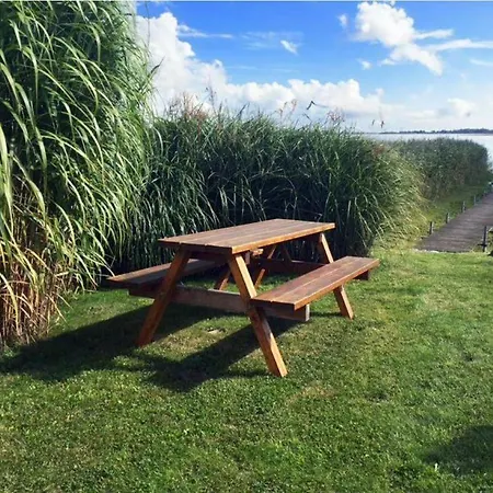 Ruegenbrise-am-wasser-fewo-eg Appartamento Zudar