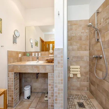 Appartamento Ruegenbrise-am-wasser-fewo-eg *