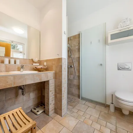 Ruegenbrise-am-wasser-fewo-eg Appartamento