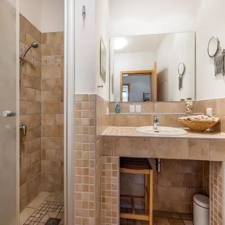 Ruegenbrise-am-wasser-fewo-eg Appartamento Zudar